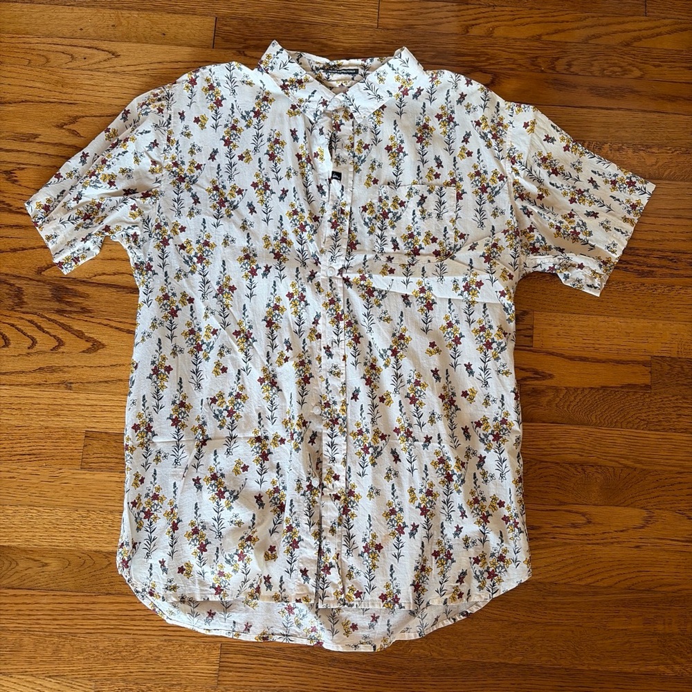 Men's White Short-Sleeve Floral Button-Up Shirt